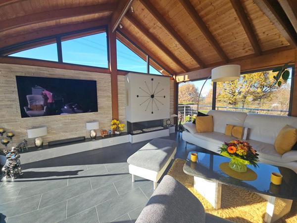 Propriété de loisirs avec piscine, jacuzzi, Sauna, plus de 3 400m2, 14 pièces 1 maison principale, 2 chalets, 1 mobil-home