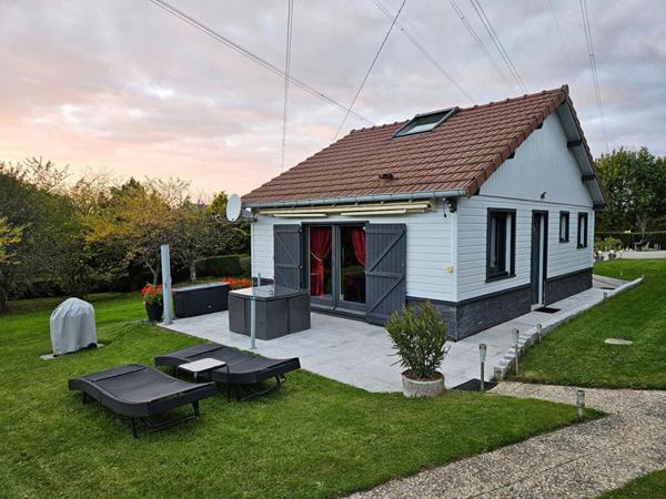 Propriété de loisirs avec piscine, jacuzzi, Sauna, plus de 3 400m2, 14 pièces 1 maison principale, 2 chalets, 1 mobil-home