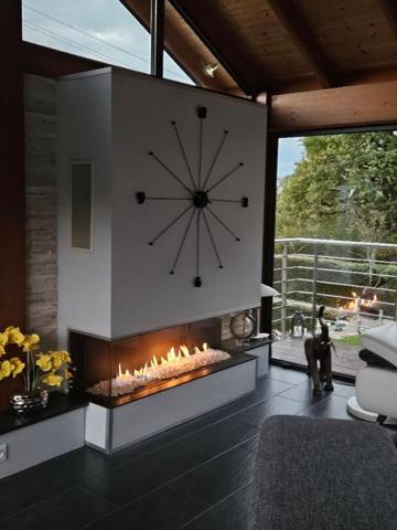 Propriété de loisirs avec piscine, jacuzzi, Sauna, plus de 3 400m2, 14 pièces 1 maison principale, 2 chalets, 1 mobil-home