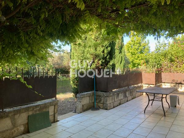 LOCATION MEUBLE appartement 85m² 3 chambres avec petit jardin et terrasse .