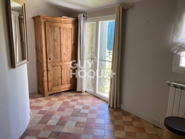 LOCATION MEUBLE appartement 85m² 3 chambres avec petit jardin et terrasse .