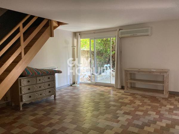 LOCATION MEUBLE appartement 85m² 3 chambres avec petit jardin et terrasse .