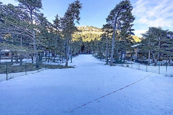 À vendre : Terrain exceptionnel de 4320 m² à Andon, France