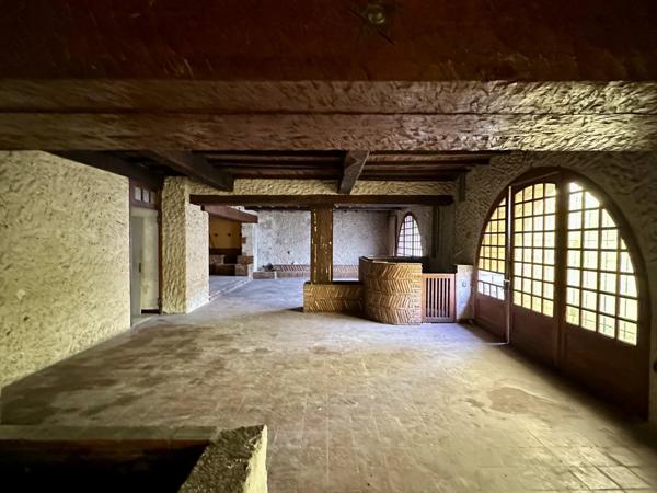 Ancien commerce à vendre, avec possibilités de faire des appartements