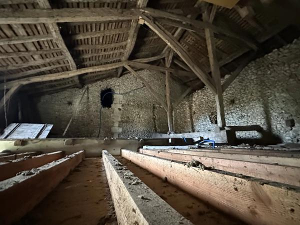 Ancien commerce à vendre, avec possibilités de faire des appartements