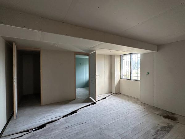 Ancien commerce à vendre, avec possibilités de faire des appartements
