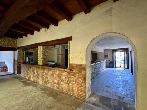 Ancien commerce à vendre, avec possibilités de faire des appartements