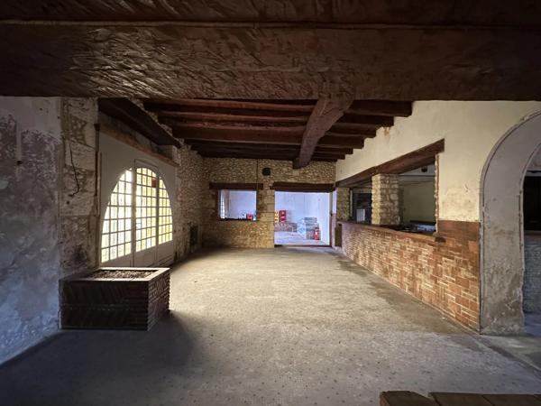 Ancien commerce à vendre, avec possibilités de faire des appartements