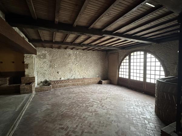 Ancien commerce à vendre, avec possibilités de faire des appartements
