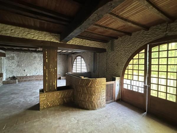 Ancien commerce à vendre, avec possibilités de faire des appartements