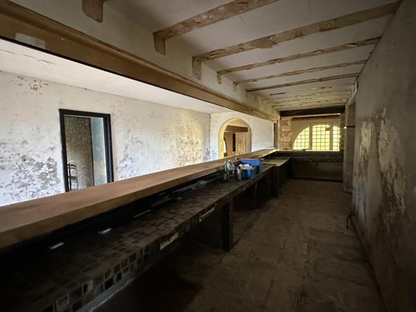 Ancien commerce à vendre, avec possibilités de faire des appartements