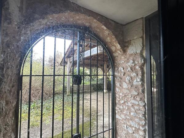 Ancien commerce à vendre, avec possibilités de faire des appartements