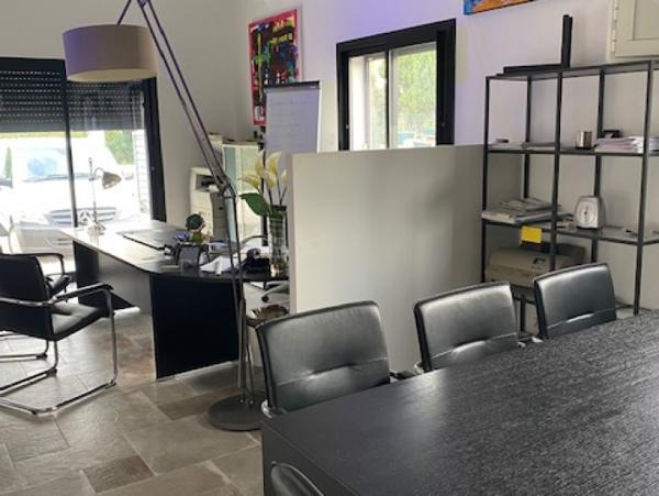 Location Local commercial 3 pièces Aubagne (13400) - BEL EMPLACEMENT