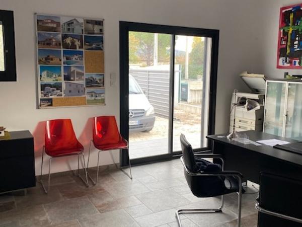 Location Local commercial 3 pièces Aubagne (13400) - BEL EMPLACEMENT