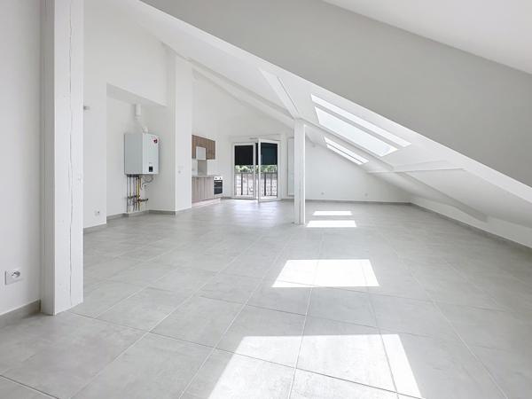 Un cocon chaleureux au pied des montagnes, face au télécabines. L'évasion commence dés la fenêtre.