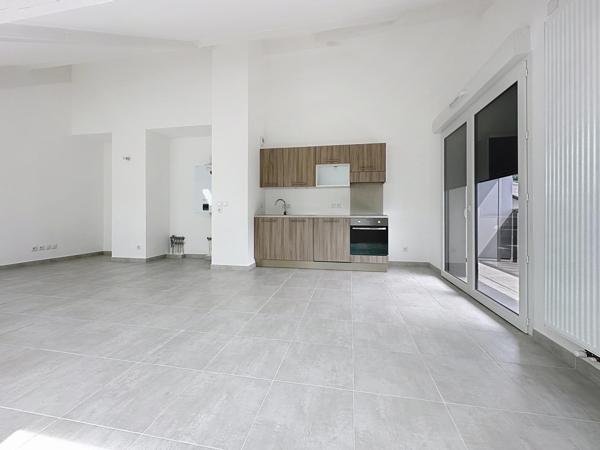 Un cocon chaleureux au pied des montagnes, face au télécabines. L'évasion commence dés la fenêtre.