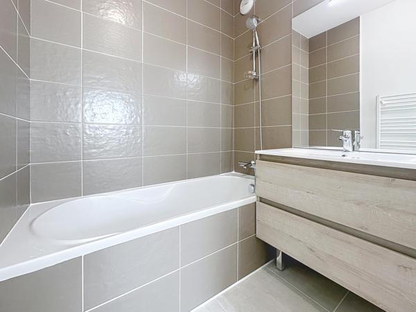 Un cocon chaleureux au pied des montagnes, face au télécabines. L'évasion commence dés la fenêtre.