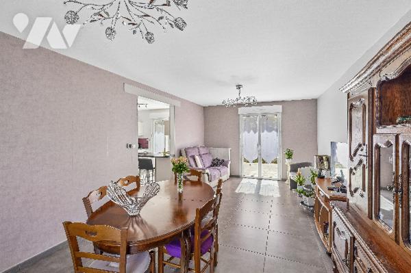 PÉRONNAS – Maison 3 chambres avec cour, garage et cave