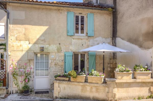 Charmante maison de village avec piscine et dépendance
