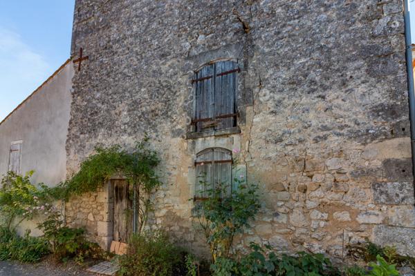 Charmante maison de village avec piscine et dépendance