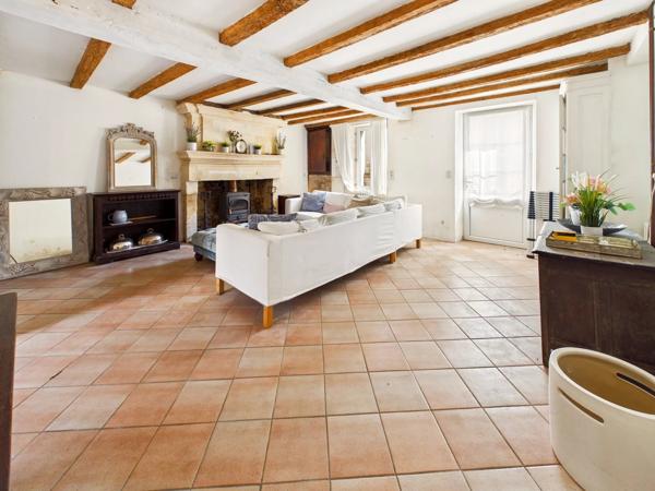 Charmante maison de village avec piscine et dépendance