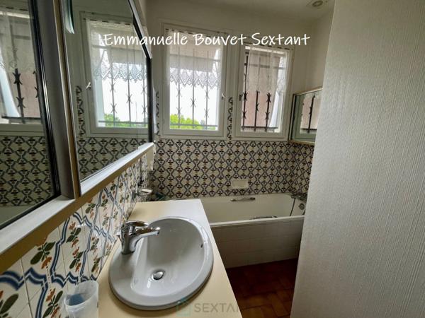 BERGERAC centre-ville, 4 chambres, 2 sdb, bureau, double-garage, jardin clos, piscine, sous-sol