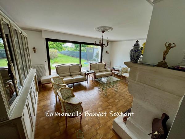 BERGERAC centre-ville, 4 chambres, 2 sdb, bureau, double-garage, jardin clos, piscine, sous-sol