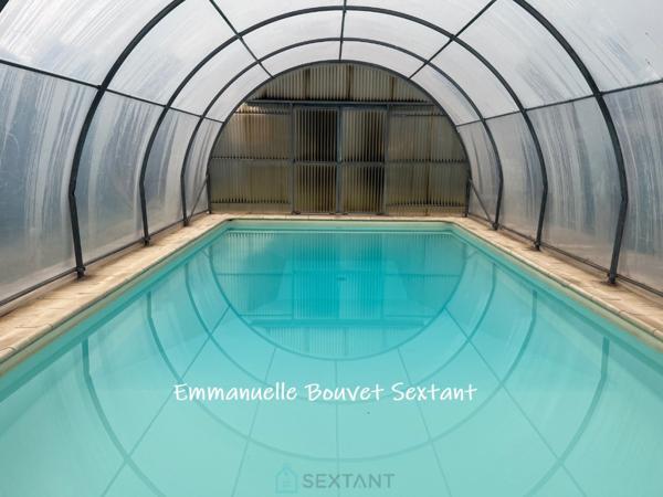 BERGERAC centre-ville, 4 chambres, 2 sdb, bureau, double-garage, jardin clos, piscine, sous-sol