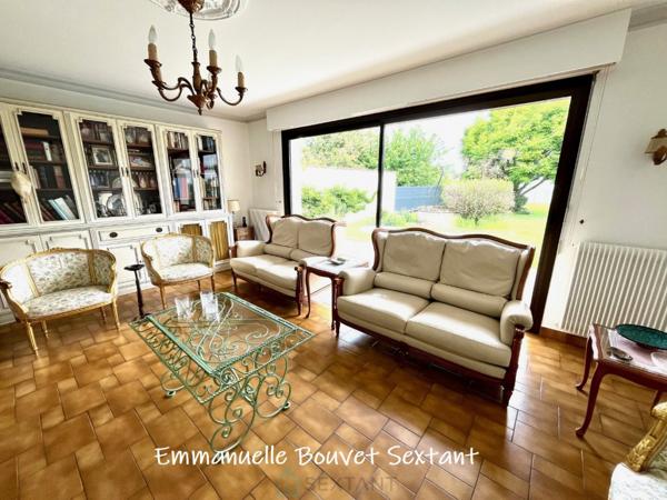 BERGERAC centre-ville, 4 chambres, 2 sdb, bureau, double-garage, jardin clos, piscine, sous-sol