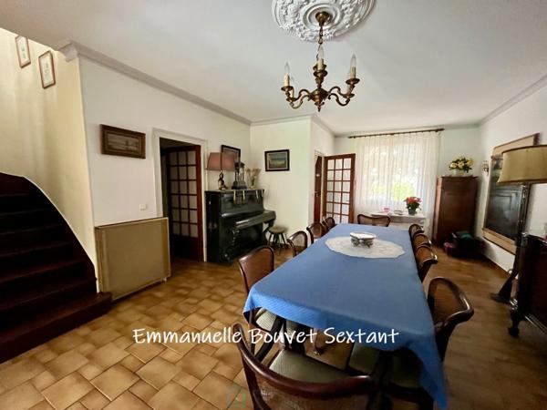 BERGERAC centre-ville, 4 chambres, 2 sdb, bureau, double-garage, jardin clos, piscine, sous-sol