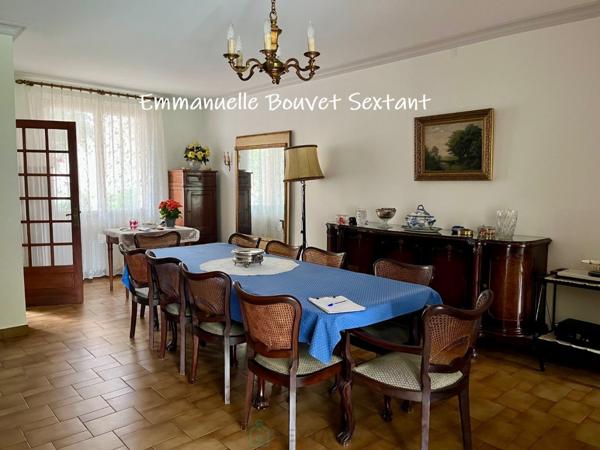 BERGERAC centre-ville, 4 chambres, 2 sdb, bureau, double-garage, jardin clos, piscine, sous-sol