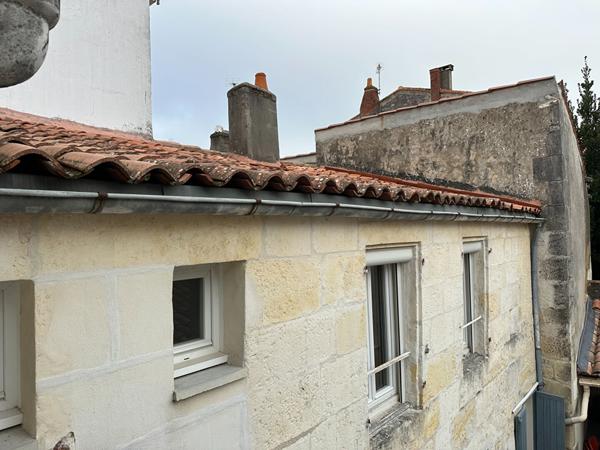 ROCHEFORT Centre ville, appart Type 2 duplex sur cour