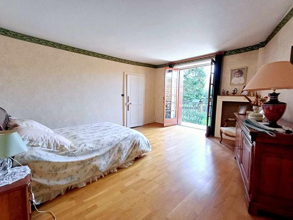 Maison de Prestige a Vendre a Etampes - 7 pieces, 5 chambres