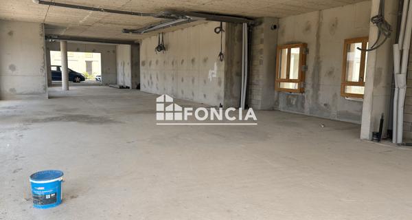 À vendre Local commercial 65.09 m² - Rungis 94150
