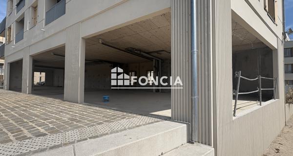 À vendre Local commercial 65.09 m² - Rungis 94150