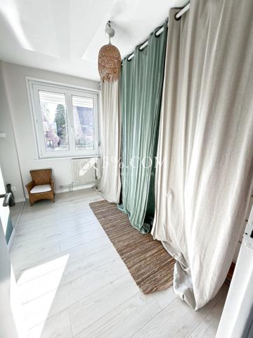 Maison
                                                                                                                                                                                                                                                                                                                        5 pièce(s)                                                                                                                                                                                                          3 chambre(s)                                                                                                                                                                                                          105  m²