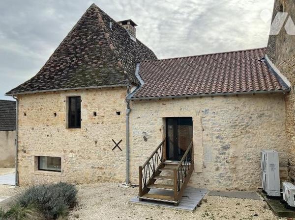 A VENDRE : Maison de charme entièrement rénovée avec goût et avec des matériaux de qualité, sit...