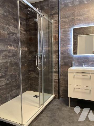 A VENDRE : Maison de charme entièrement rénovée avec goût et avec des matériaux de qualité, sit...