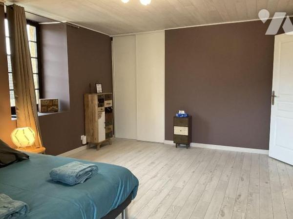 A VENDRE : Maison de charme entièrement rénovée avec goût et avec des matériaux de qualité, sit...