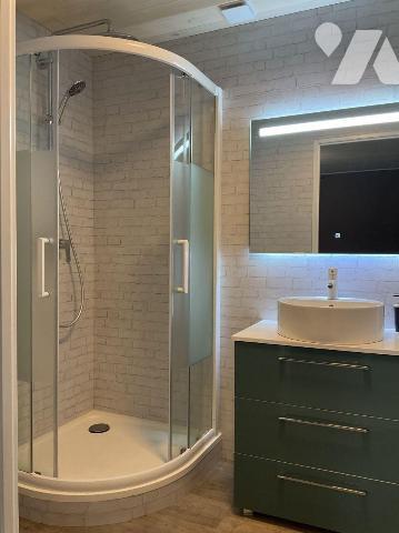 A VENDRE : Maison de charme entièrement rénovée avec goût et avec des matériaux de qualité, sit...