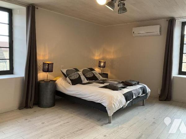 A VENDRE : Maison de charme entièrement rénovée avec goût et avec des matériaux de qualité, sit...