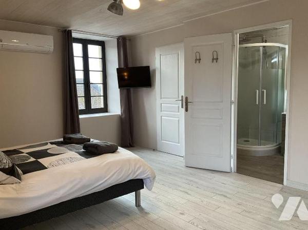 A VENDRE : Maison de charme entièrement rénovée avec goût et avec des matériaux de qualité, sit...