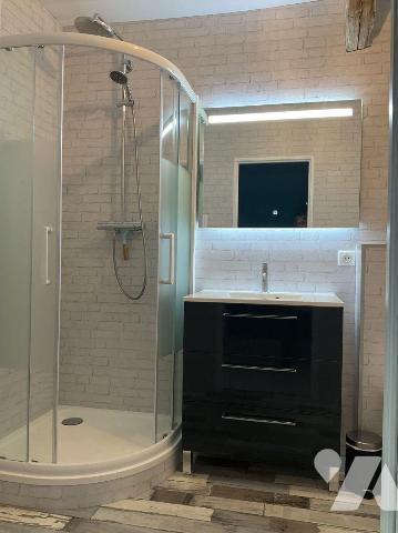 A VENDRE : Maison de charme entièrement rénovée avec goût et avec des matériaux de qualité, sit...