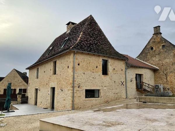 A VENDRE : Maison de charme entièrement rénovée avec goût et avec des matériaux de qualité, sit...