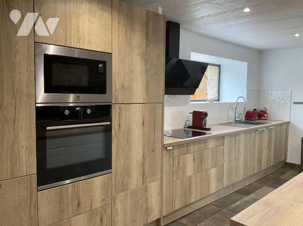 A VENDRE : Maison de charme entièrement rénovée avec goût et avec des matériaux de qualité, sit...