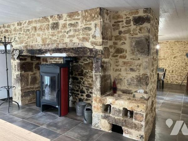 A VENDRE : Maison de charme entièrement rénovée avec goût et avec des matériaux de qualité, sit...