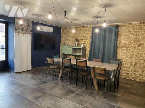 A VENDRE : Maison de charme entièrement rénovée avec goût et avec des matériaux de qualité, sit...