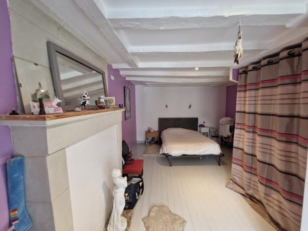 MAISON DE VILLE - 3 CHAMBRES - COUR et DEPENDANCE