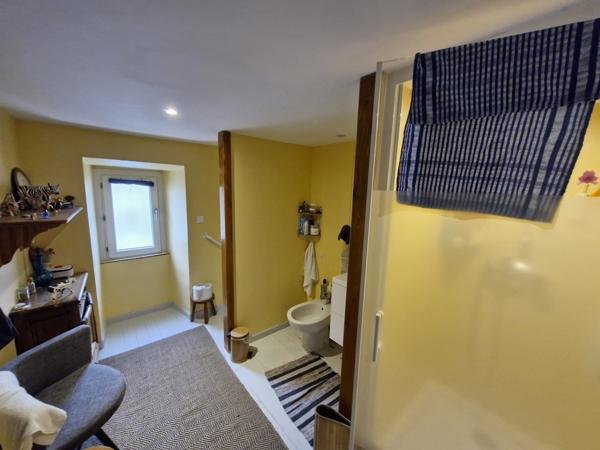 MAISON DE VILLE - 3 CHAMBRES - COUR et DEPENDANCE