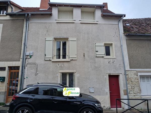 MAISON DE VILLE - 3 CHAMBRES - COUR et DEPENDANCE